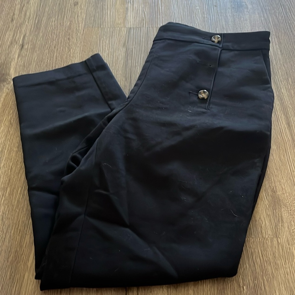 Ankle high rise Capri. Dress pants, button detail.